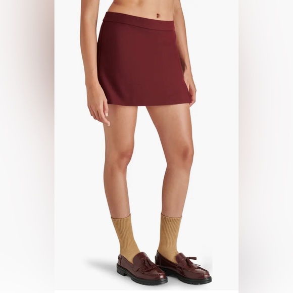 Steve Madden - Burgundy Cameron Miniskirt with off center side slit     … - Picture 3 of 11
